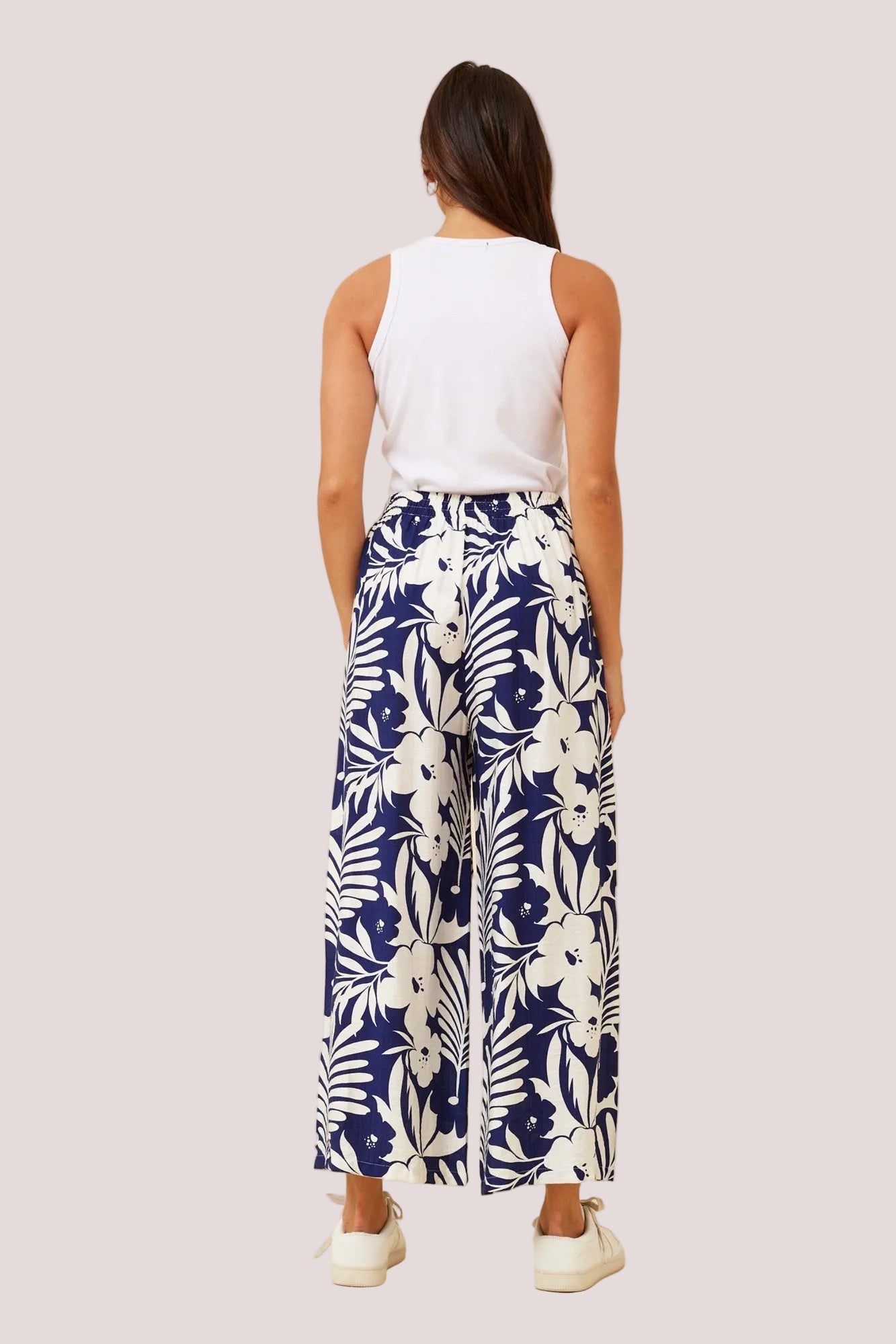 wide leg pants backside