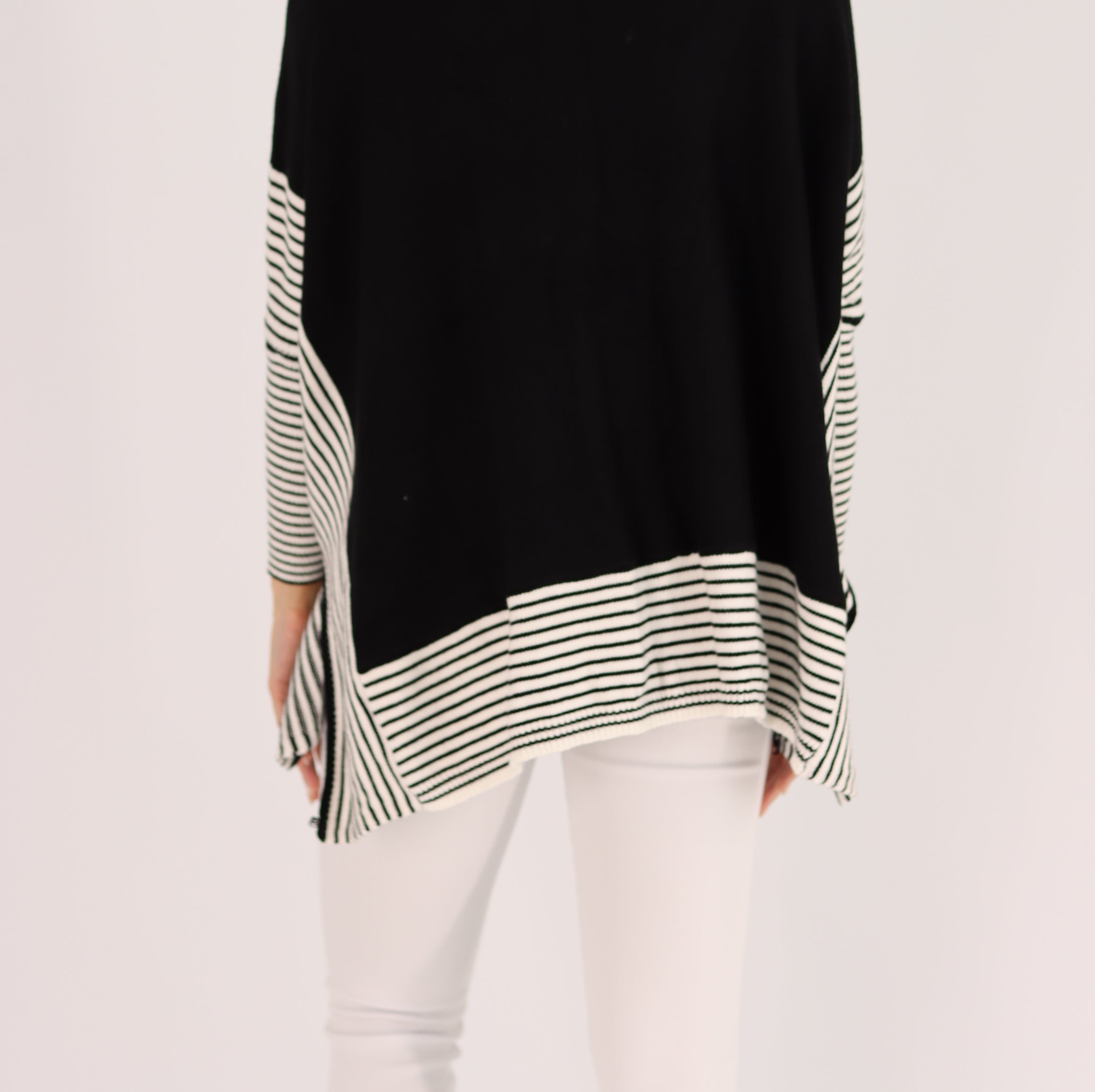 black and white pattern knit wear