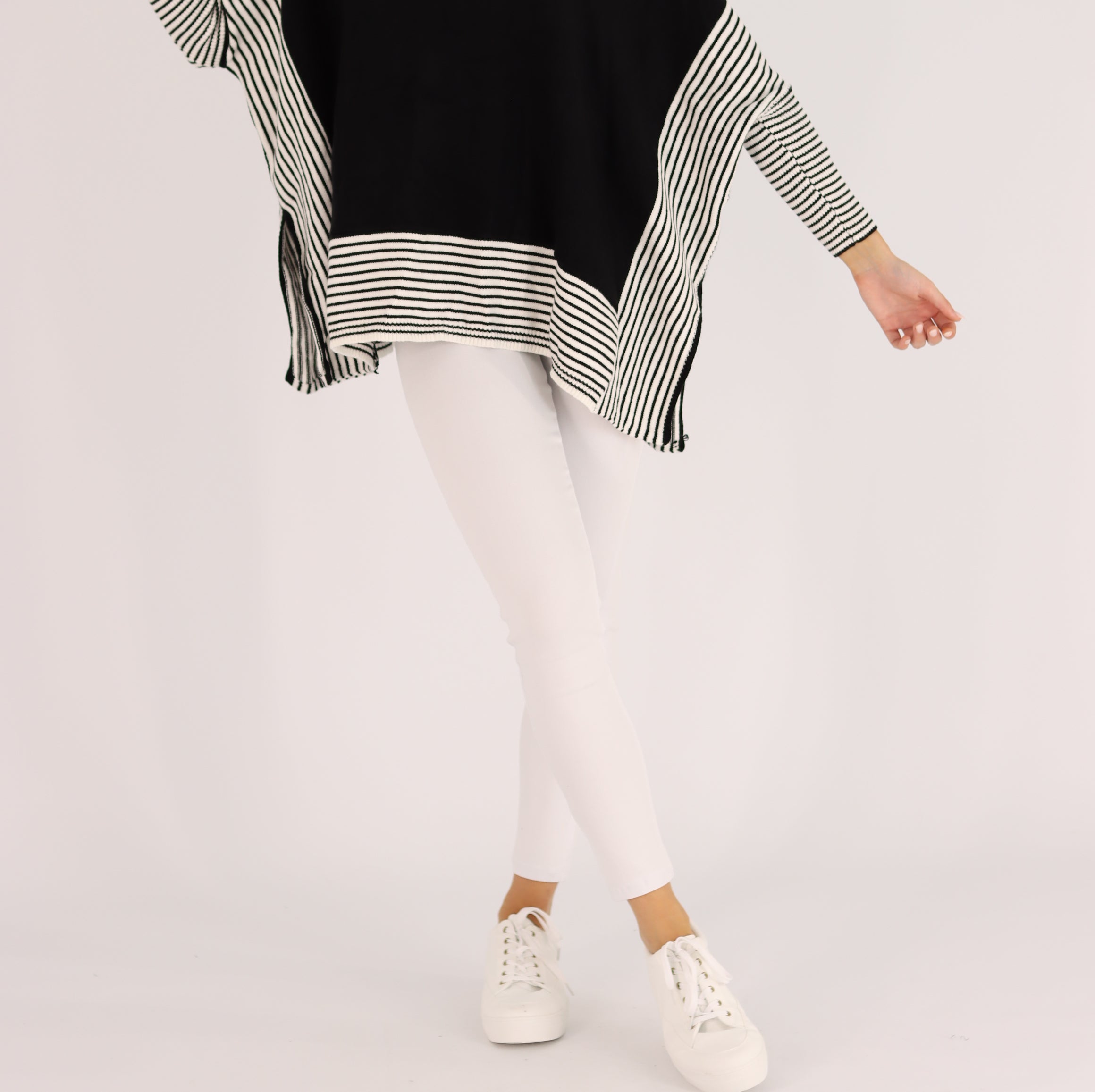 black pullover with border